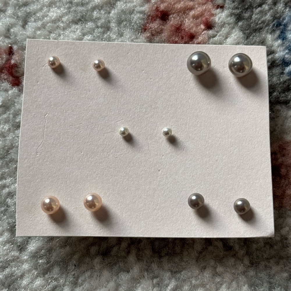 Elegant Pearl Stud Earrings Set